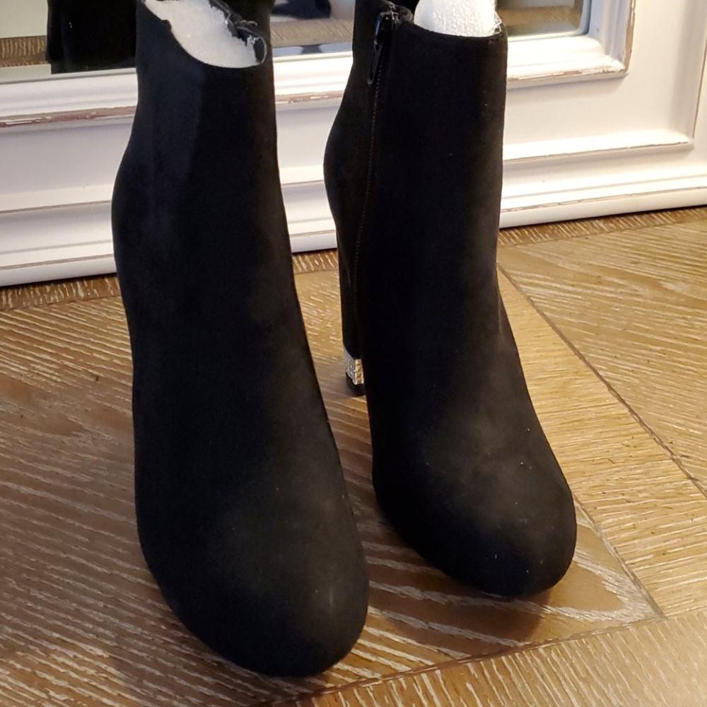 Boots - Picture 2 of 4